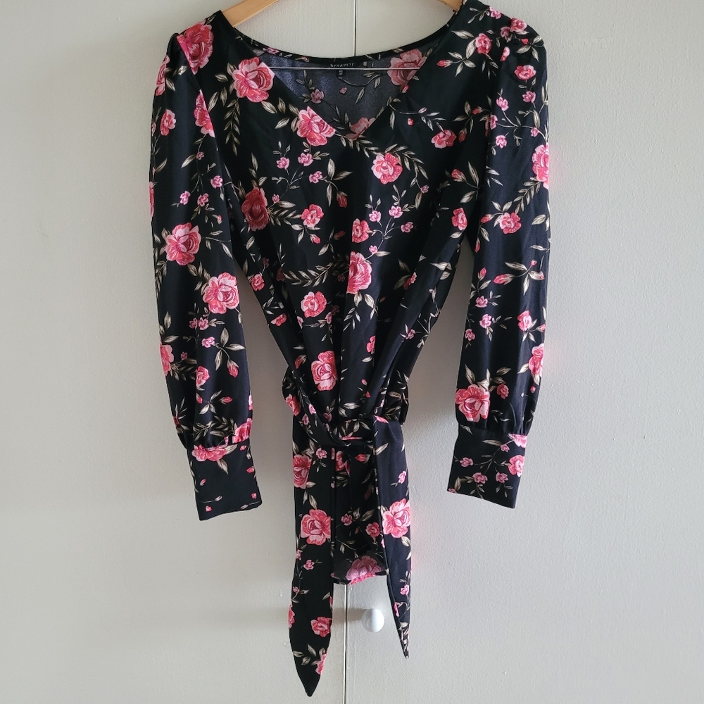 Dynamite Floral Print Blouse - Picture 4 of 6